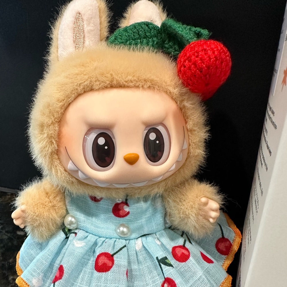 Pop Mart Labubu Dress and hair clip, New - Picture 2 of 3